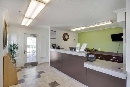 Előcsarnok, Studio 6  Stafford, TX - Houston - Sugarland in Missouri City