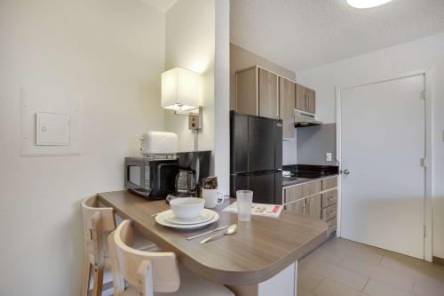 Kitchen, Studio 6  Stafford, TX - Houston - Sugarland in Missouri City