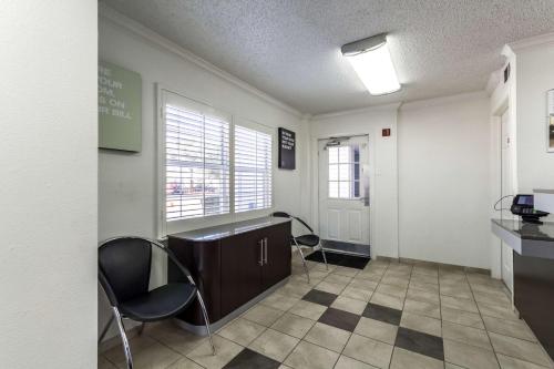 Studio 6  Dallas, TX - Northwest - 로비