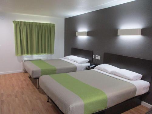 2 queen beds