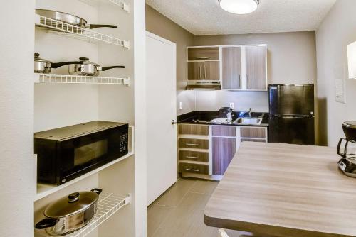 Studio 6-Houston, TX - Hobby South in Houston, USA