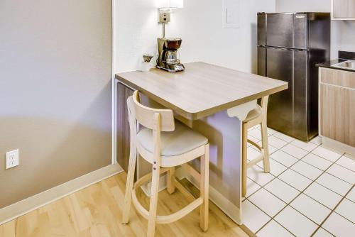 Studio 6-Houston TX - Hobby South - image 29