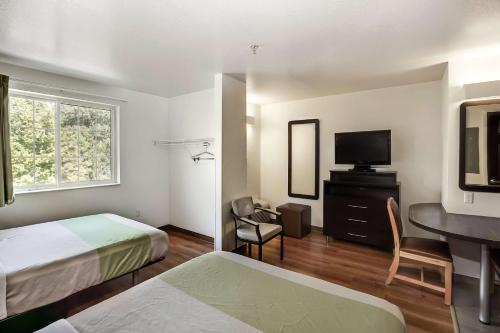 Studio 6-East Brunswick, NJ - NYC Area Ideally located in the Near Center area, Studio 6 East Brunswick - NYC Area promises a relaxing and wonderful visit. The property offers guests a range of services and amenities designed to provide co