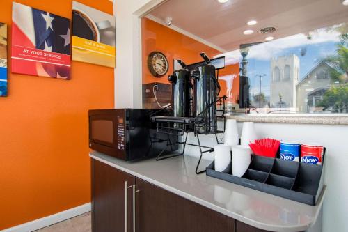Motel 6-San Bernardino CA - Downtown - image 5