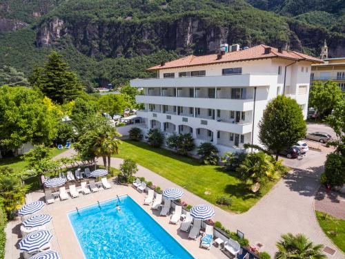 Deluxe Double or Twin Room with Pool View