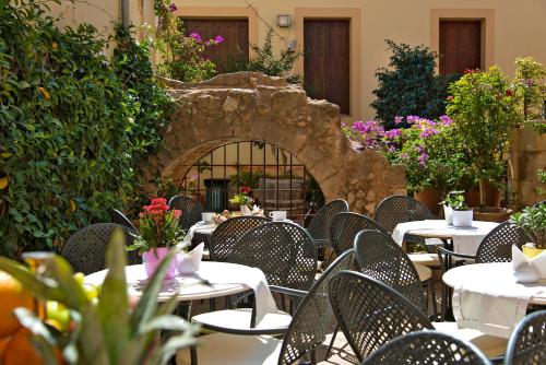 Ionas Boutique Hotel - image 7