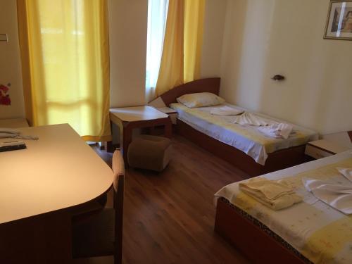 Double Room image 5