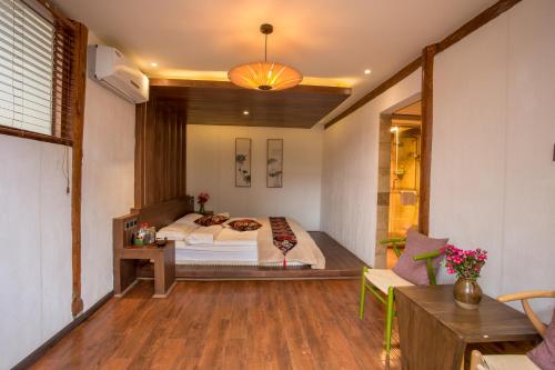 Yunzhong Inn Sunflower Inn is a popular choice amongst travelers in Lijiang, whether exploring or just passing through. The property offers a wide range of amenities and perks to ensure you have a great time. Serv