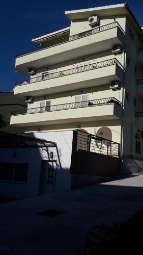  Apartments Martina, Pension in Krvavica