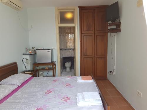 Double Room image 7