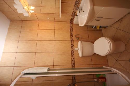 One-Bedroom Apartment image 9