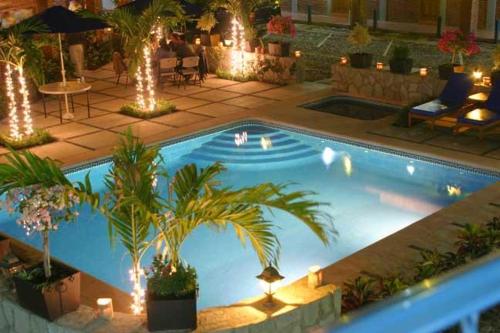 Hotel Montroi Express - Photo 1