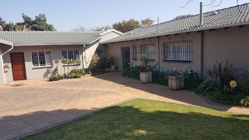 8 Ibis Lane Guest House