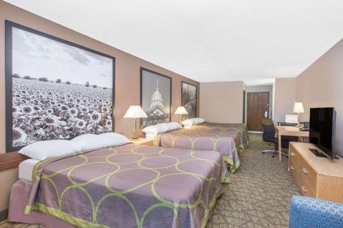 Super 8 by Wyndham Belleville - image 2