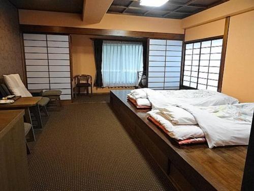 Taikanso Taikanso is conveniently located in the popular Higashiizu area. The property offers guests a range of services and amenities designed to provide comfort and convenience. Service-minded staff will wel
