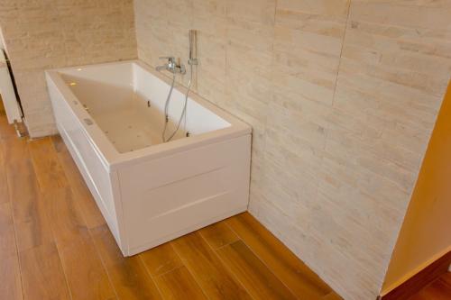 Villa Rose - image 6