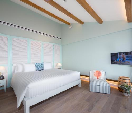 Double Room with Sea View image 2