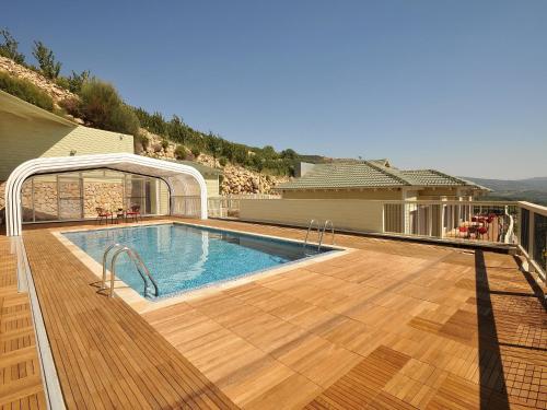 White Suites in มาชดัล ชามส์