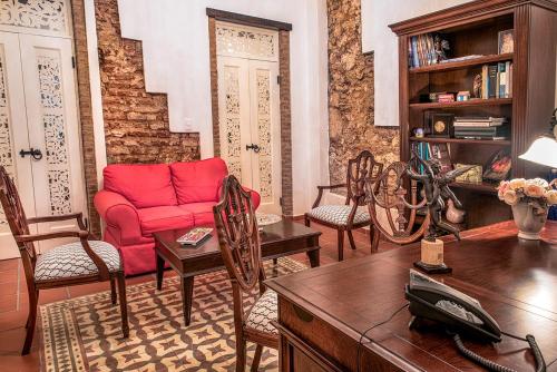 Colonial 154 H Boutique