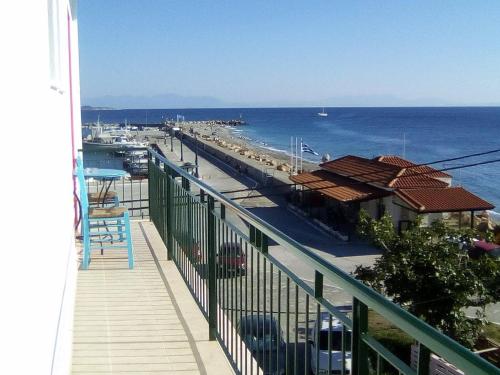 Double Room with Balcony and Sea View image 10