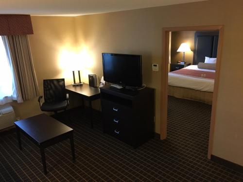 Best Western Plus Burlington Inn & Suites