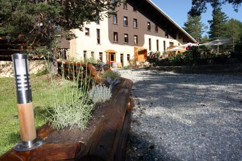Logis Hôtel - Domaine de l'Adoux - image 7