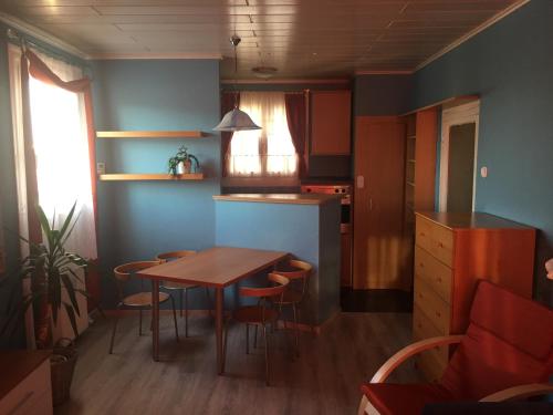 Málnás Macska Apartman - image 2