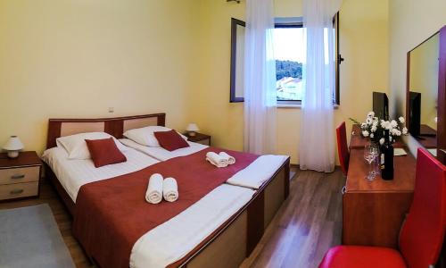 Guesthouse Pomena - image 12