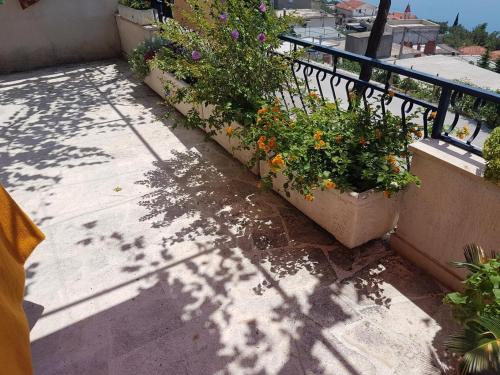 Apartments with a parking space Omis - 13785 - image 5