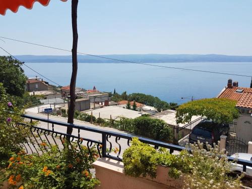 Apartments with a parking space Omis - 13785 - image 6