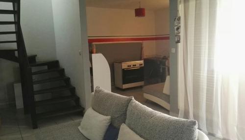 keuken, T2 de 56m2 sur terrain (560m2)avec jardin securise in Kourou