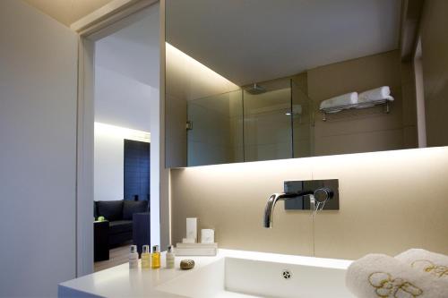 O&B Athens Boutique Hotel - image 10