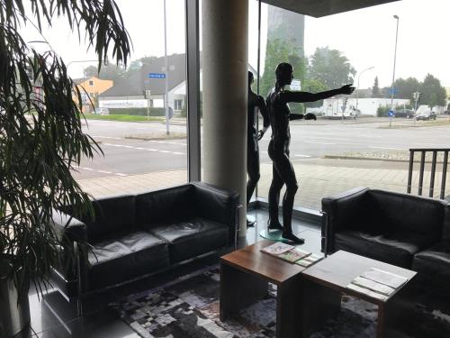 Kult Hotel - image 12