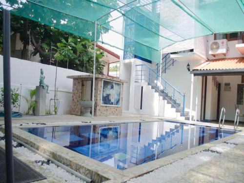 Swimming pool, Colombo Villa at Cambridge Place in Cinnamon Gardens
