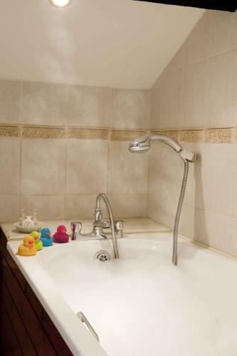 Ees Wyke Country House - image 8