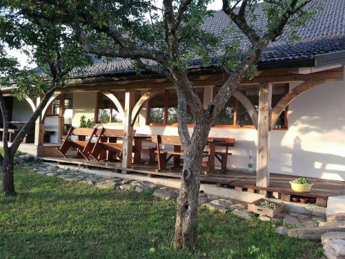 Tesis özellikleri, Tourist Farm Strle With Great Local Food in Cerknica