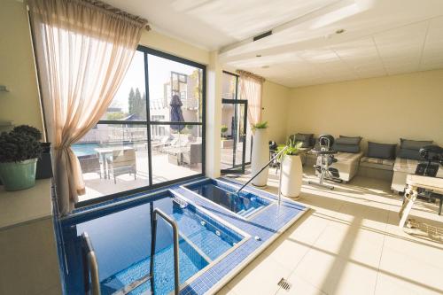 Blue Diamond Boutique Hotel - image 3