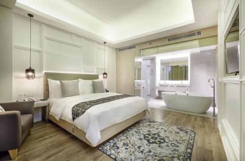 109285855 Vertu Harmoni Jakarta