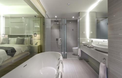 109285861 Vertu Harmoni Jakarta