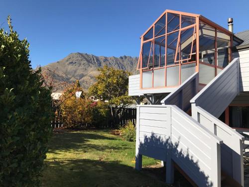 Remarkables & Kawarau Falls Visitors House - Accommodation - Queenstown