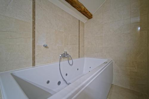 อ่างแช่น้ำร้อน, Penzion Janka in ซิเดนิเซ