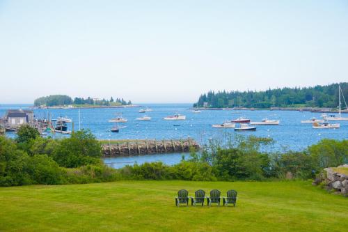 East Wind Inn - image 9