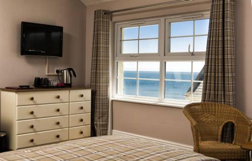 The Ship Hotel - image 7