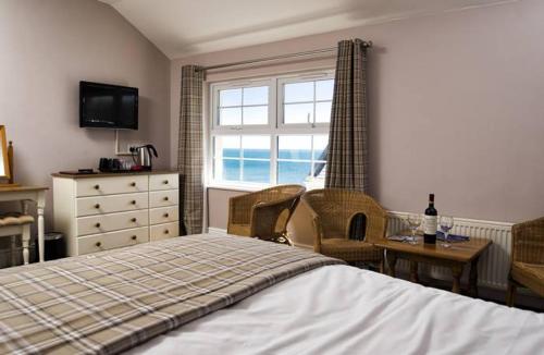 The Ship Hotel - image 4