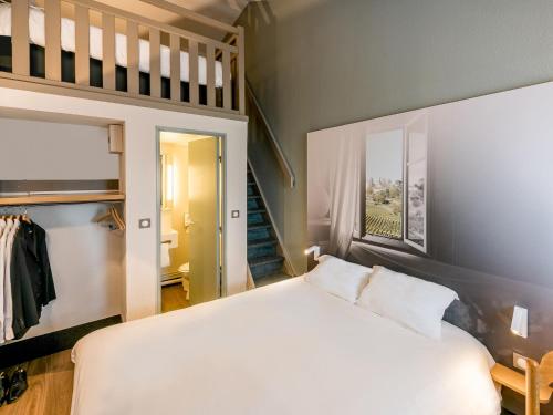 1 queen bed, 2 twin beds