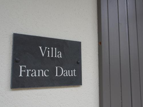 La Villa a Chateau Franc-Daut Sleeps 6