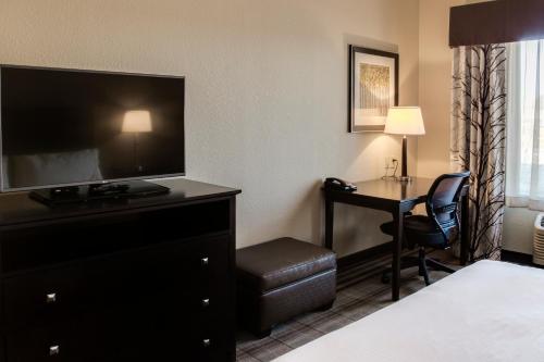 Holiday Inn Express & Suites Nevada