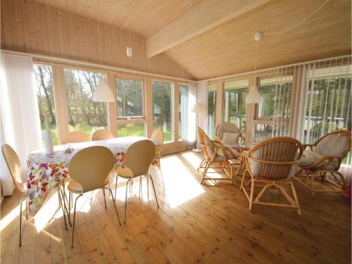  Three-Bedroom Holiday Home In Thyholm in Thyholm