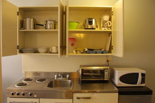 Hillcrest Motel Room Type - Superior Queen Room