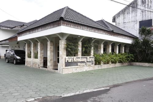 B&B Yogyakarta - RedDoorz Plus near Adisucipto Airport 2 - Bed and Breakfast Yogyakarta